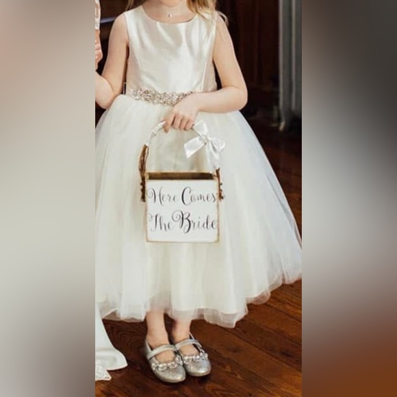 Elegant Cream Kids Costume Dress - Picture 3 of 3